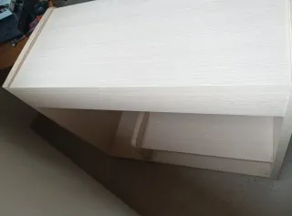 Escritorio de madera claro