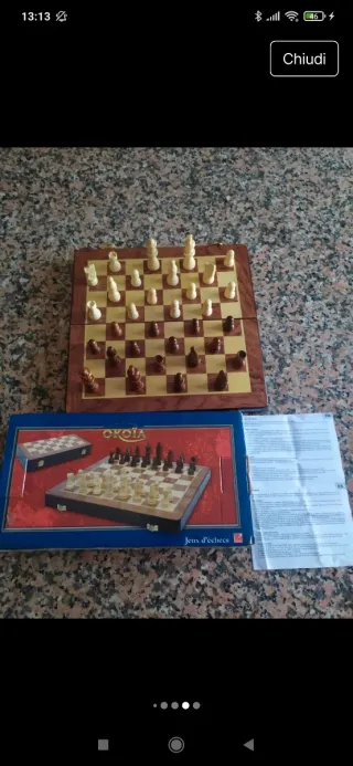 Gioco degli scacchi con scacchiera richiudibile