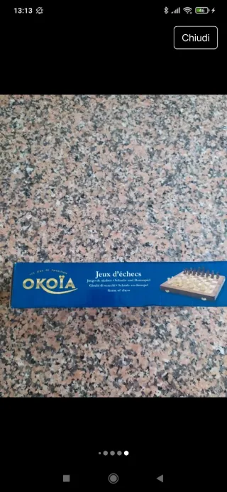 Gioco degli scacchi con scacchiera richiudibile