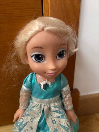 Muñeca Frozen canta al apretar esmeralda