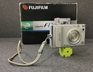 Fujifilm FinePix F10 Plata SuperCCD