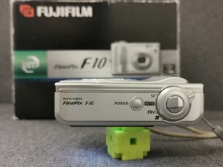 Fujifilm FinePix F10 Plata SuperCCD