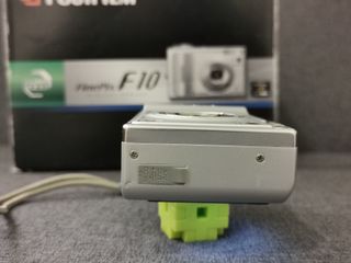 Fujifilm FinePix F10 Plata SuperCCD