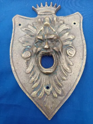 Figura Bronce León Corona