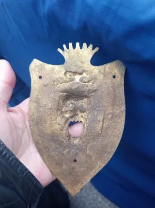 Figura Bronce León Corona