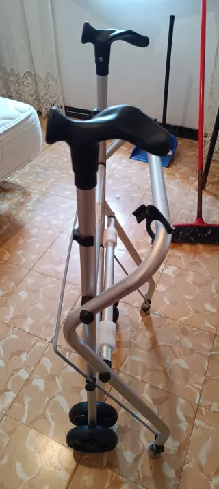 Andador aluminio plegable