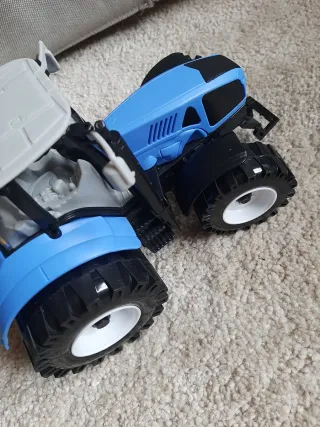 Tractor de juguete azul sin usar