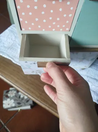 Organizador de madeira com gavetas