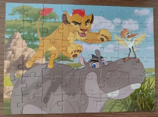 2 Puzzles Disney Junior. A partir de 4 años.