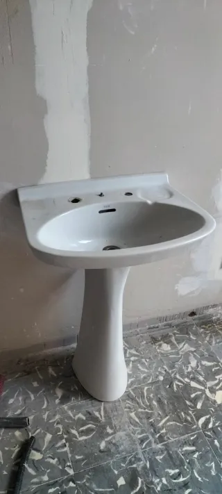 Lavabo y pedestal Roca