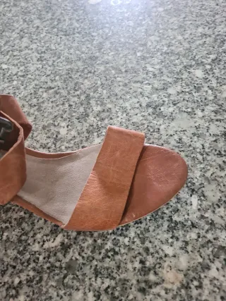 Sandalias de cuña marrones