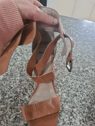 Sandalias de cuña marrones