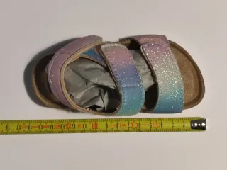 Sandalias niña arcoíris brillantes