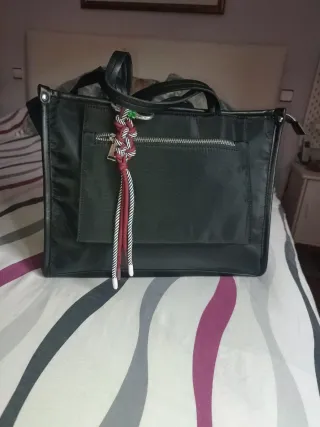 Bolso Parfois Negro con Detalle Multicolor