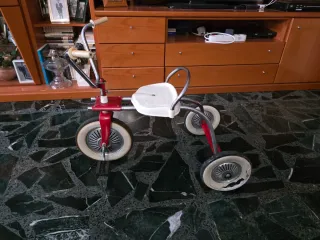 Triciclo antiguo Coloma y Pastor