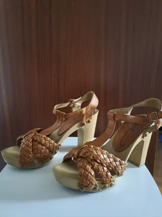 Sandalias de tacón de madera trenzadas