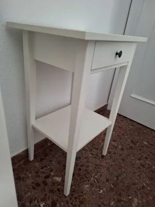 Mesita de noche blanca Ikea modelo hemnes