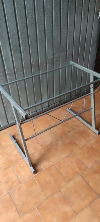 Mesa de estudio cristal y metal