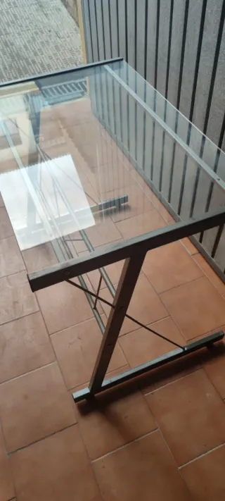 Mesa de estudio cristal y metal