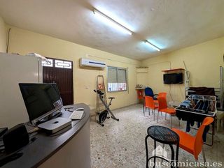 Chalet en venta en Linares