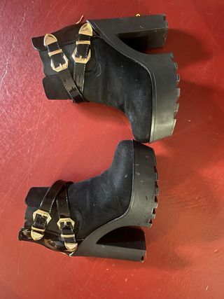 Botines negros efecto ante