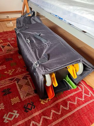 Cuna de viaje Bébédue con saquito