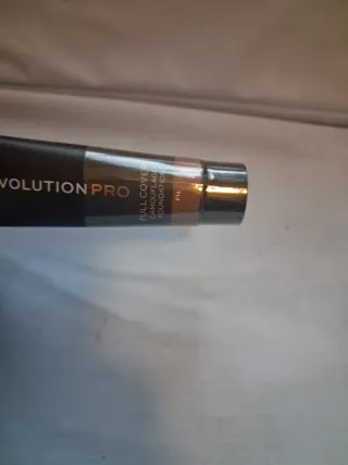 Fondotinta Revolution Pro Full Cover F14