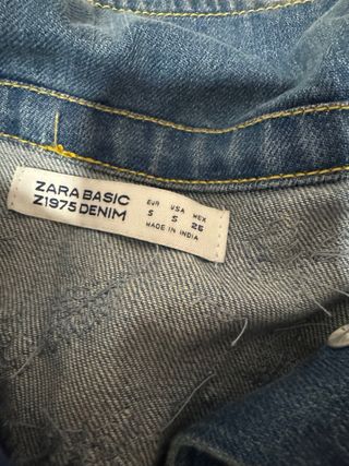 Chaqueta vaquera Zara con abalorios