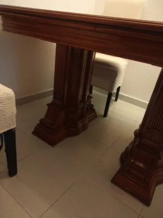 Mesa de comedor de madera