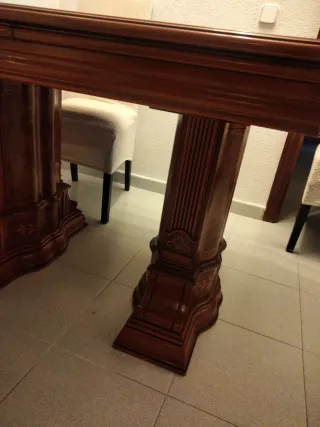 Mesa de comedor de madera