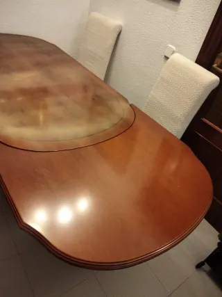 Mesa de comedor de madera