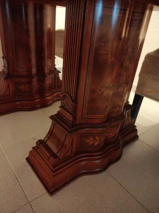Mesa de comedor de madera