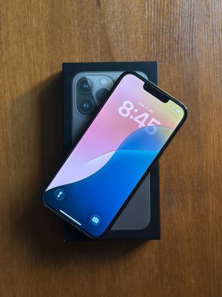 iPhone 13 Pro 256GB gris con funda y protector