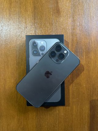 iPhone 13 Pro 256GB gris con funda y protector