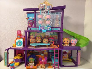 Casa The Bellies , 9 muñecos y bolso con ropita .