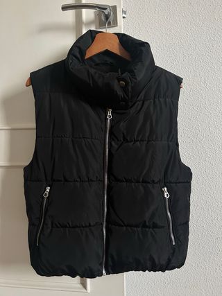 Chaleco negro Stradivarius Talla M