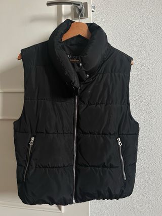 Chaleco negro Stradivarius Talla M