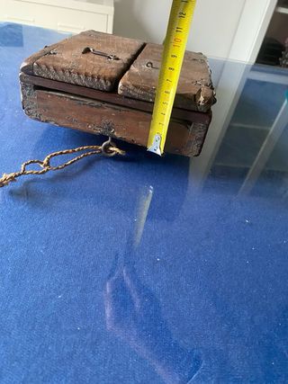 Tríptico de madera con pinturas religiosas