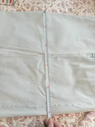 Falda vaquera midi con abertura. Usada una vez.