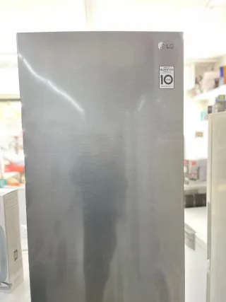 Super oferta con golpe Nevera LG gris altura 2mtr