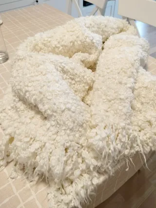 Manta de sofá de lana y poliéster blanca