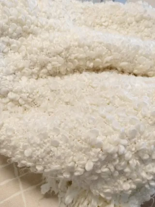 Manta de sofá de lana y poliéster blanca