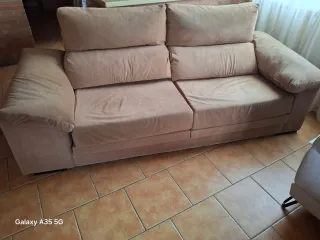 Sofá de tela anti manchas, 2 puf