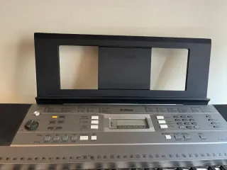 Pianola Yamaha PSR-E353