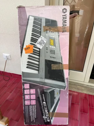 Pianola Yamaha PSR-E353