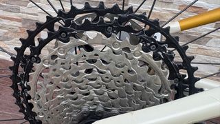 Orbea Oiz M10 XTR 2025 con 3 salisas