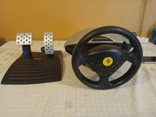 Volante Thrustmaster Ferrari con Pedales