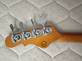 Bajo G&L Tribute L-2000 Sunburst