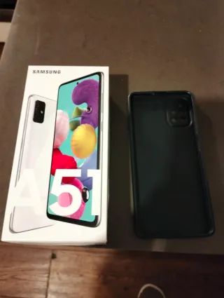 Samsung Galaxy A51 con funda