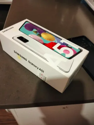 Samsung Galaxy A51 con funda